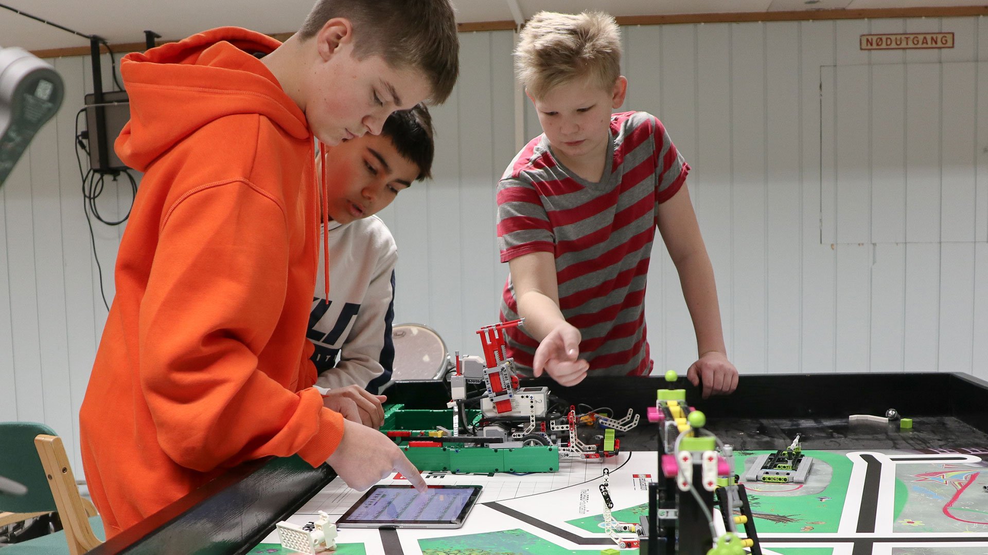 Future-Classroom-Lab_Samfundet_skole_utfordrer_tradisjonell_undervisning